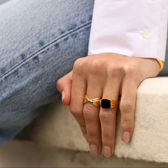 ❤️‍🔥18K Gold Plated Black Spinal Ring - Picture 12 of 12